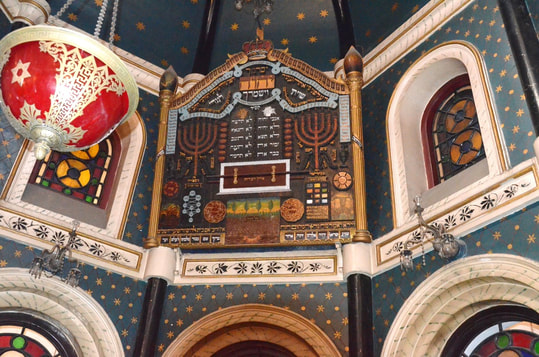 Maghen David synagogue menorah